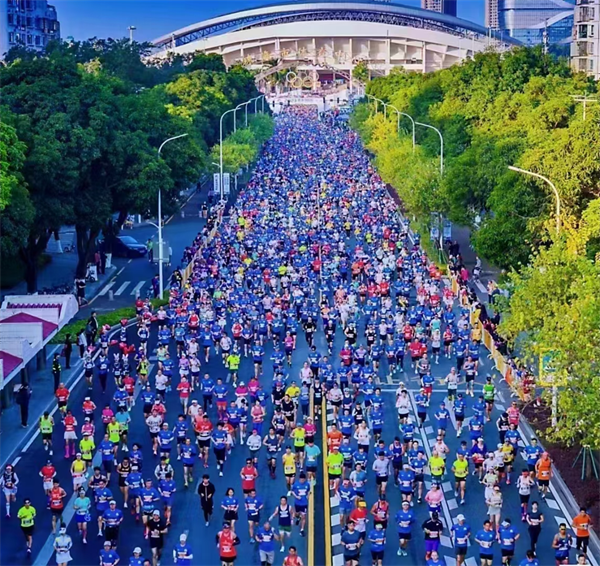 Ang Hi-Q Group ay tumatakbo nang magkasama sa Zhuhai Marathon